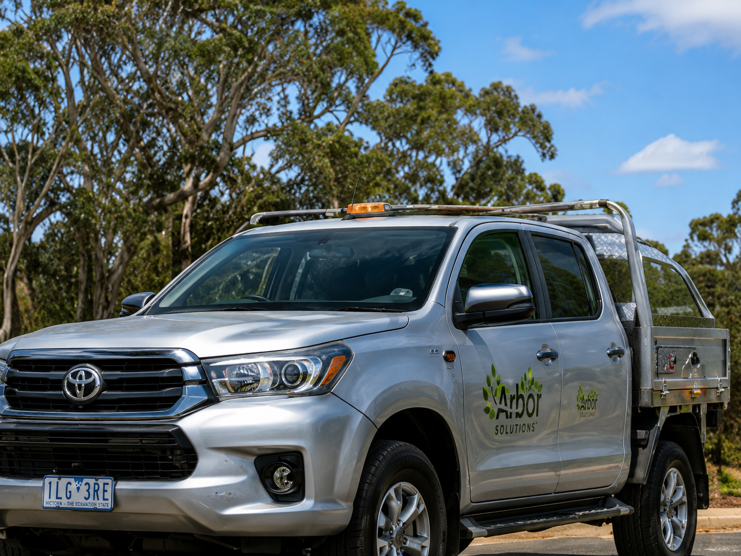 TOYOTA HILUX SR5+ DUAL CAB TRAY